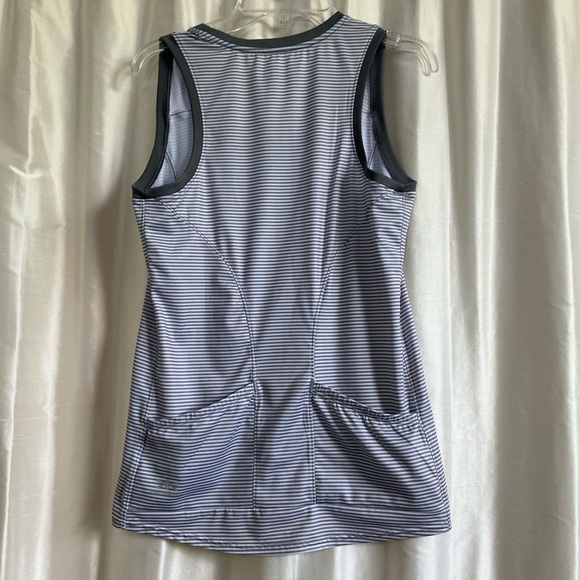 Performance tank w POCKETS.  Gray Wht stripe - Picture 14 of 14